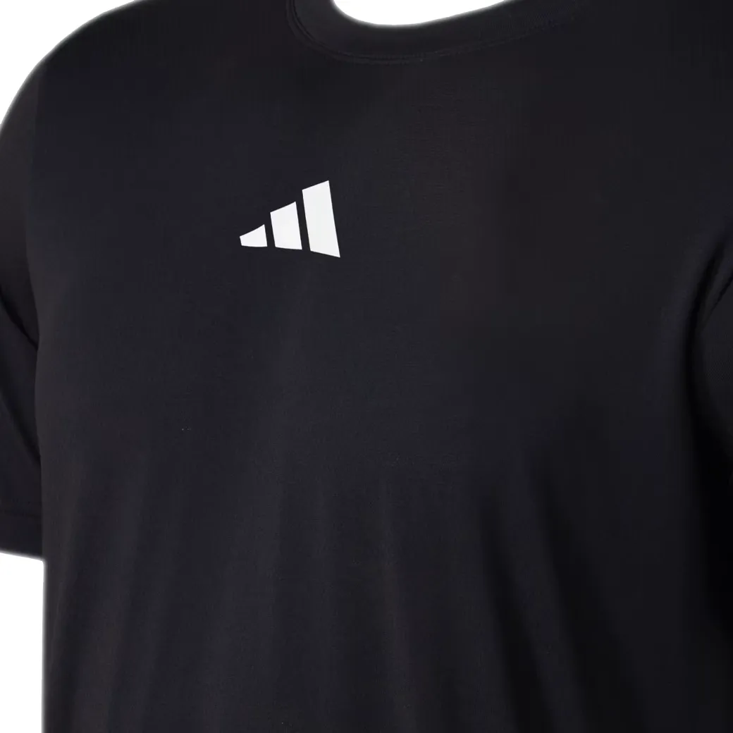 Camiseta Adidas Train Essentials Preta Masculina vista lateral esquerda com logo Adidas